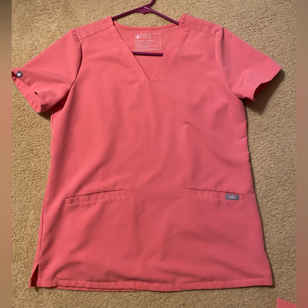 Figs Coral Scrub Top - Picture 2 of 6